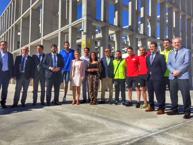 José Ángel Antelo apadrina la inauguración de las zonas comunes deportivas de los institutos Ros Giner e Ibáñez Martín de Lorca