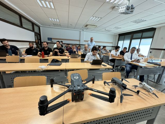 Expertos de DJI imparten formación en el UCAM Drone Hub