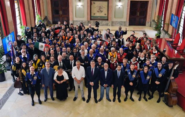 Grupos de cinco países llenan de música Murcia durante la celebración del Certamen de Tunas 'Barrio del Carmen'