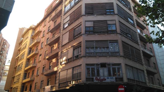 Huermur apoya la protección cultural del singular edificio neo historicista de la calle Lepanto de Murcia