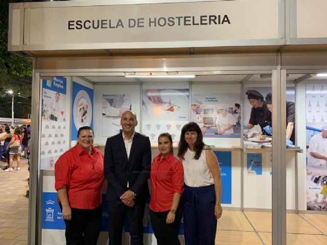 La escuela de Hostelería Murcia Emplea del Ayuntamiento estará presente en el Malecón durante la feria de septiembre