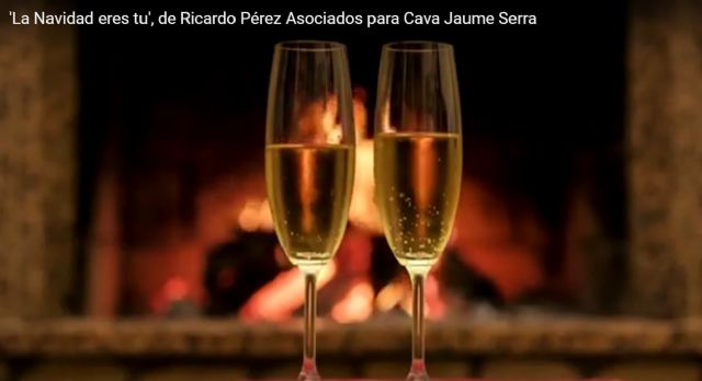 Ahora Murcia pregunta a Ballesta por la coincidencia de los eslóganes de Navidad del Ayuntamiento con los de una marca de cava creados en 2014 y aún activos