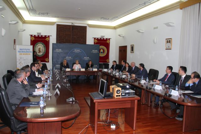 Empresarios y profesionales debaten en la UCAM sobre estrategia corporativa