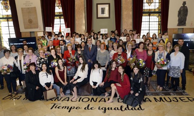 El Ayuntamiento rinde homenaje a las mujeres que abren camino en el mundo del deporte y de los mayores