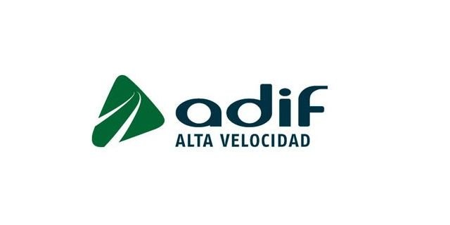 Adif AV ultima los trabajos de la pasarela peatonal en las inmediaciones del paso a nivel de Santiago el Mayor en Murcia