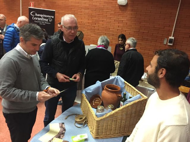 Grandes figuras de la gastronomía murciana protagonizan el primer encuentro sobre la trufa del desierto en Corvera