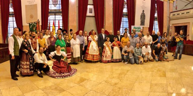 Doce peñas huertanas participarán el lunes en la Ronda de despedida a la Virgen de la Fuensanta