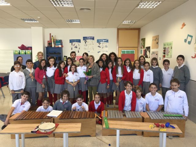 La consejera de Educación, Juventud y Deportes visita el colegio Fuenteblanca de Murcia con motivo de su X aniversario