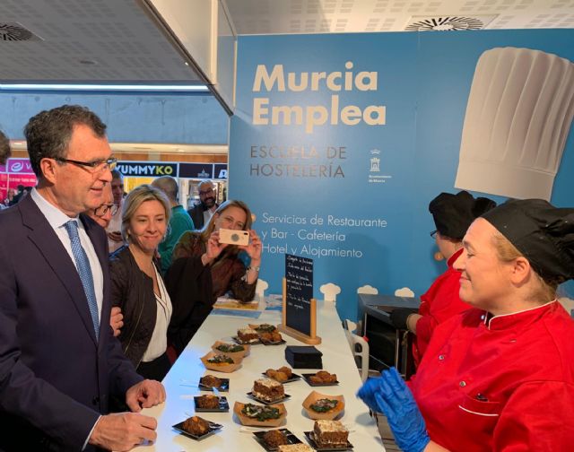 Los alumnos de la escuela de Hostelería Murcia Emplea llevan la esencia de la cocina huertana a Murcia Gastronómica