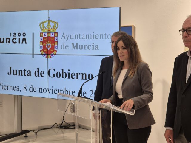 Murcia invierte más de 500.000 euros en la instalación de tol-dos para aliviar el calor en 40 colegios públicos