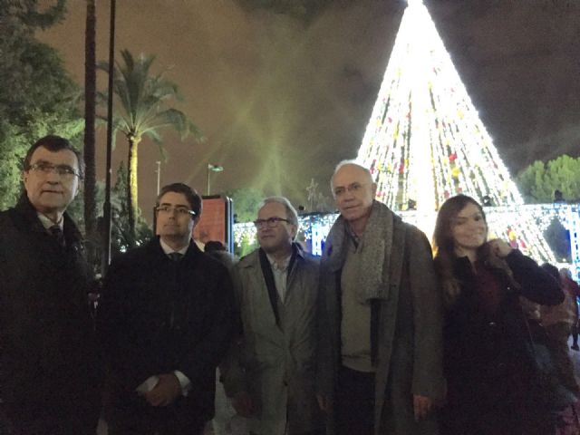 El árbol de Navidad de la Plaza Circular ofrecerá un innovador espectáculo audiovisual