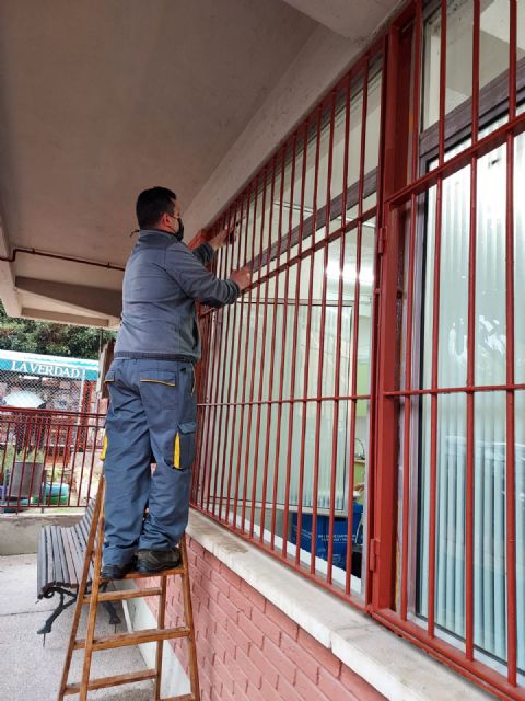 El Ayuntamiento activa un dispositivo especial de desinfección en los centros educativos con motivo de la vuelta al colegio tras las vacaciones de Navidad