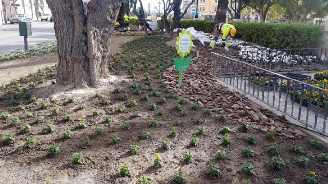 Parques y Jardines utiliza nuevas técnicas y materiales para embellecer las zonas verdes del municipio