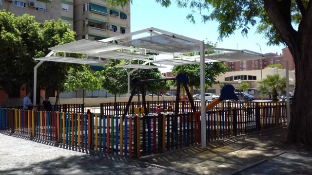 Cuatro zonas de juegos infantiles de El Ranero, el Infante y Santiago y Zaraíche ya disponen de pérgolas de sombraje