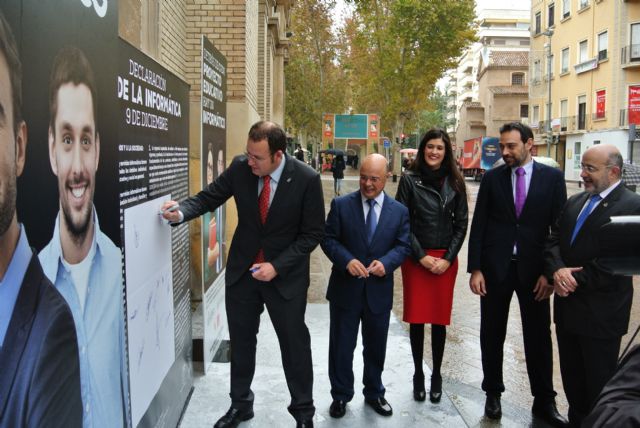 Murcia firma la declaración del Día Mundial de la Informática