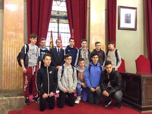 Diez alumnos del colegio británico Glyn School conocen los encantos de Murcia