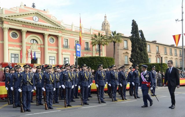 350 vecinos de Murcia demuestran su fidelidad a España en la Jura de Bandera