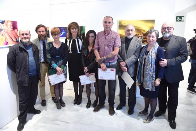 Cayetano García Navarro recibe el premio de Fotografía de la Universidad de Murcia