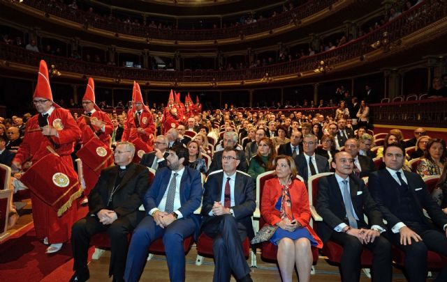 El presidente de la Comunidad asiste al pregón de la Semana Santa de Murcia, a cargo de Teodoro García Egea