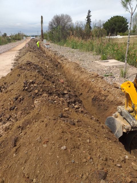 El Ayuntamiento denuncia que Adif ha abierto una zanja en la Vía Verde sin autorización