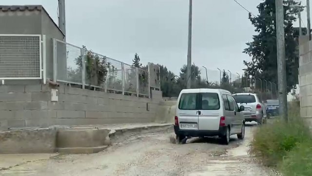 Los vecinos de Cañada Hermosa reclaman atención y seguridad vial a los socialistas de La Glorieta