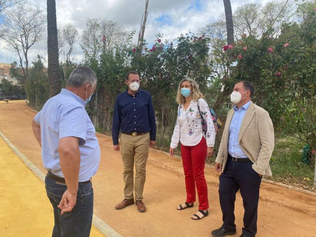 El PP supervisa la terminación de las obras que puso en marcha en el jardín del Lago de El Infante