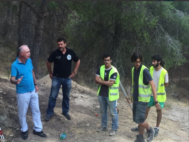 Antonio Navarro visita el yacimiento arqueológico de Torreagüera