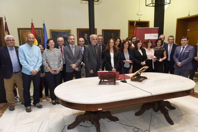 Doce docentes de la Universidad de Murcia toman posesión de sus cátedras y plazas de profesor titular