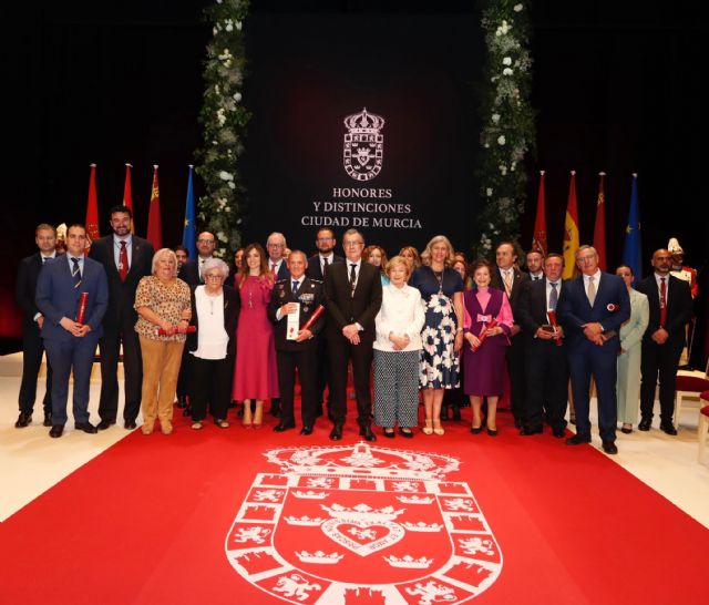 El alcalde reivindica 'el sano orgullo de habitar una tierra con historia' en el Día de la Ciudad de Murcia