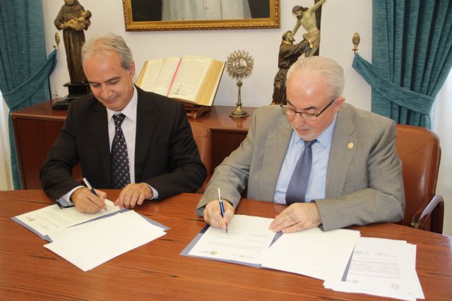 La UCAM firma un convenio que facilita la adaptación al Grado para los Graduados Sociales