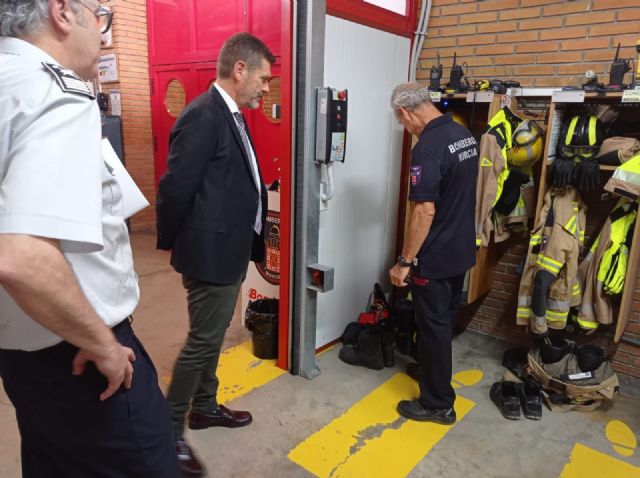 Fulgencio Perona visita el parque de Bomberos de Espinardo para evaluar el estado de las instalaciones y las posibles mejoras del parque