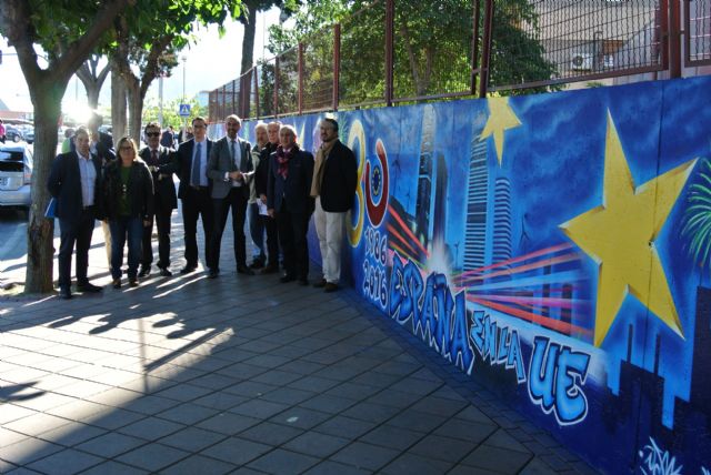 La Oficina Municipal del Grafiti dedica el mural de noviembre al 30 aniversario de la adhesión de España a la Unión Europea