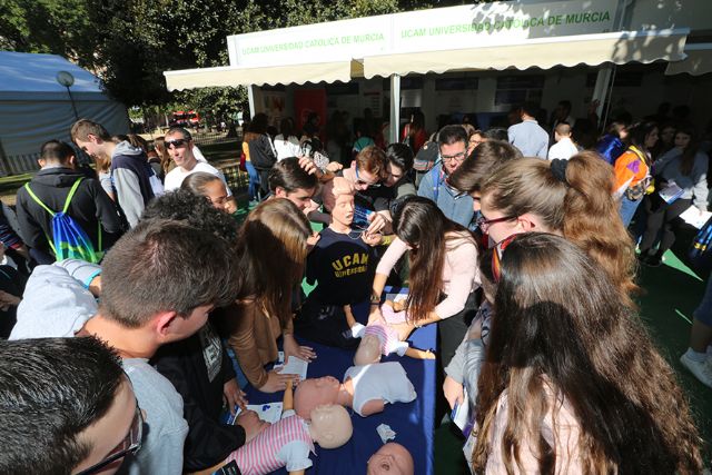 La UCAM acerca la ciencia a la sociedad con más de una treintena de actividades prácticas