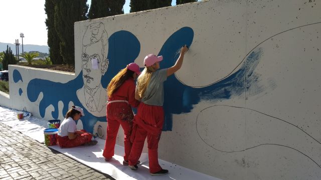 Inauguración del mural para conmemorar los 40 años de la primera promoción de Matemáticas de la UMU