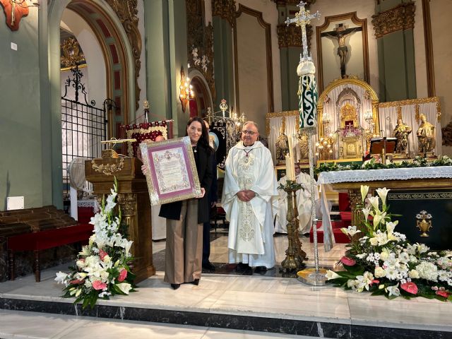 La UCAM, nombrada Hermana de Honor por su compromiso con la Cofradía de la Virgen del Rosell