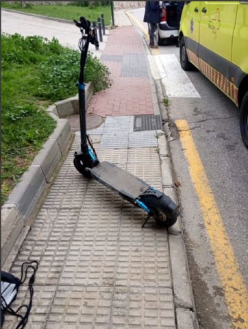 Una mujer y un hombre han resultado heridos en un accidente de tráfico de un vehículo con un patinete