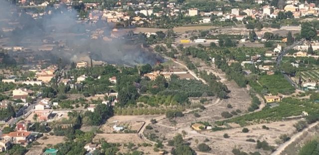 Incendio de vegetación en El Rincón de Beniscornia (Murcia)