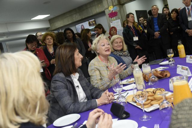 La Universidad de Murcia se suma al desayuno global de mujeres químicas