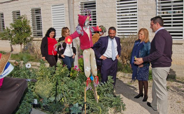 Rafael Gómez visita el Huerto Escolar del CEIP Infanta Cristina junto a la consejera de Educación y Universidades