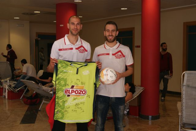 ElPozo Murcia FS colabora y dona sangre en el cierre de campaña Centro Social UMU