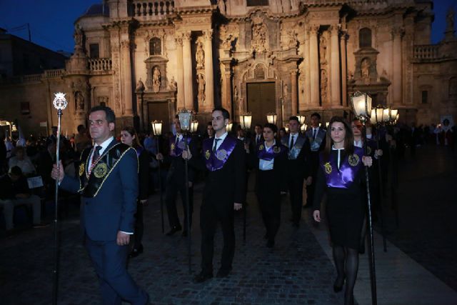 Más de 100 estudiantes de la UCAM desfilaron el Martes Santo con el Cristo de la Salud