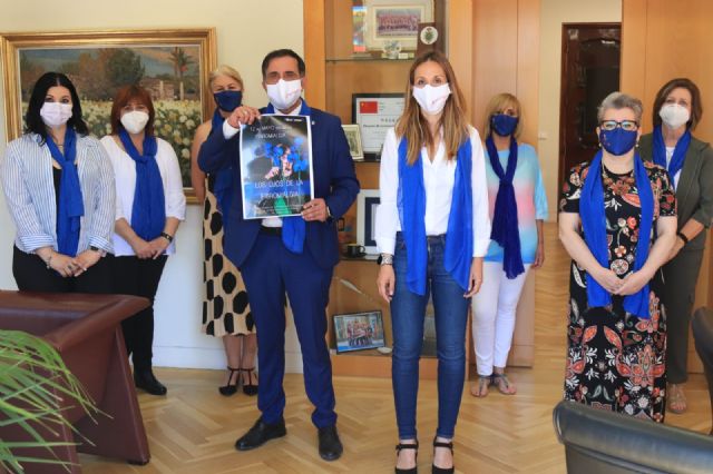 Murcia se tiñe esta noche de azul y violeta para conmemorar el Día Internacional de la Fibromialgia y del Síndrome de Fatiga Crónica