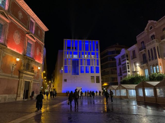 Murcia se ilumina de azul por el Día Internacional de la Enfermería y de la Fibromialgia y del Síndrome de Fatiga Crónica