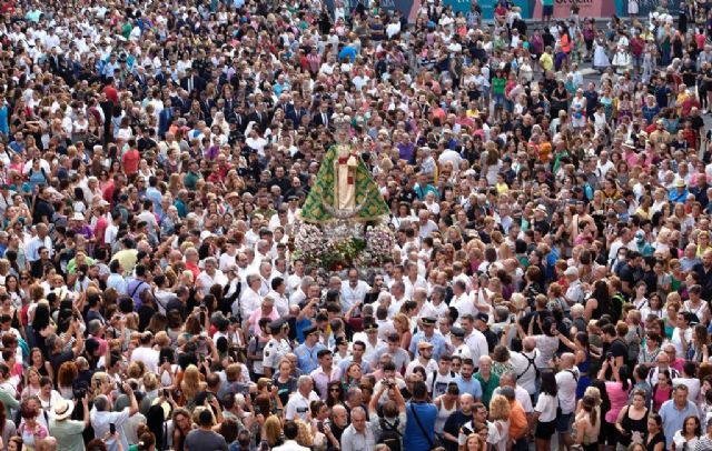 Más de 800.000 personas acompañan a la Virgen de la Fuensanta en una histórica Romería