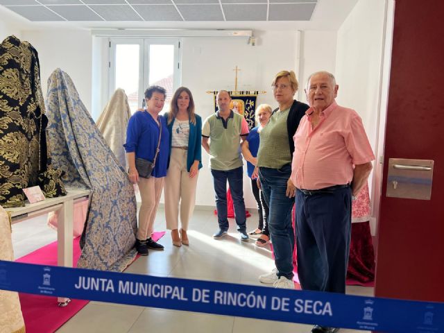 Rincón de Seca acoge una exposición histórica del ajuar de la Virgen del Rosario con motivo de su 80 aniversario