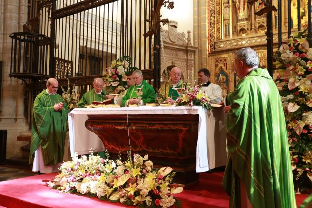 Multitudinaria Eucaristía en la Catedral para clausurar el III Congreso Internacional de Cofradías