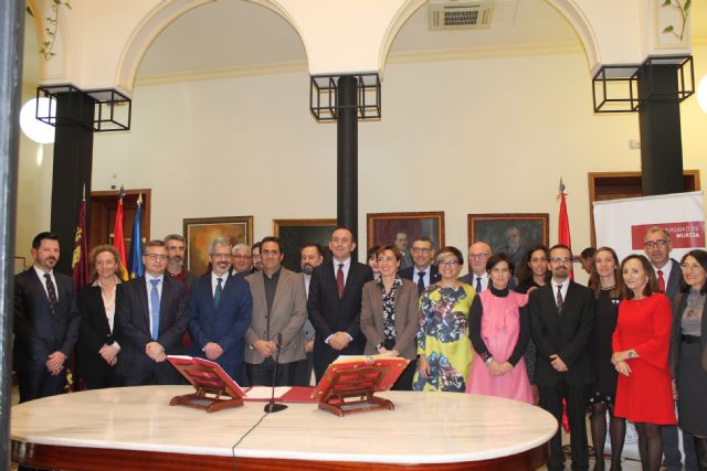 Trece docentes de la Universidad de Murcia toman posesión de sus cátedras y plazas de profesor titular