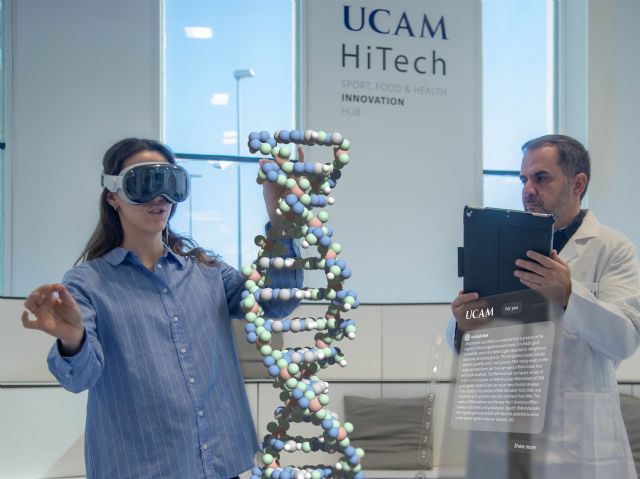 La UCAM incorpora las 'Vision Pro' a la formación de sus estudiantes