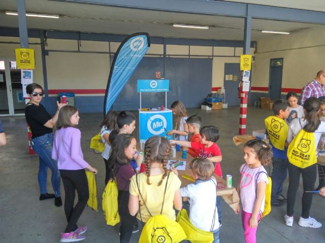 La Policía Local aprende a reducir, reutilizar y reciclar gracias a unos talleres organizado por la Concejalía de Fomento