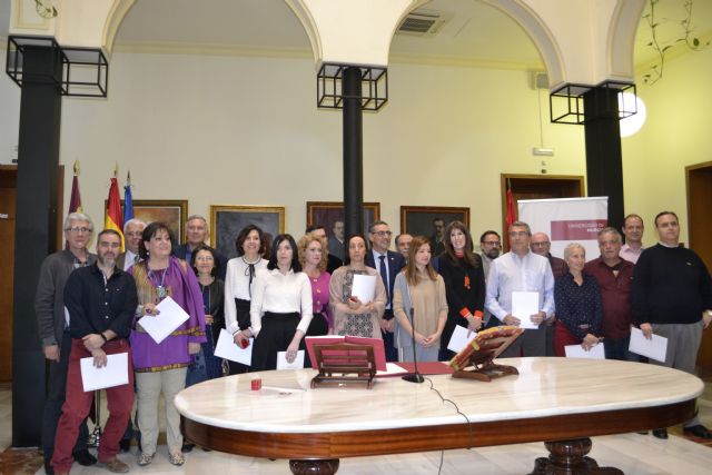 Personal funcionario de la Universidad de Murcia toma posesión de sus plazas.